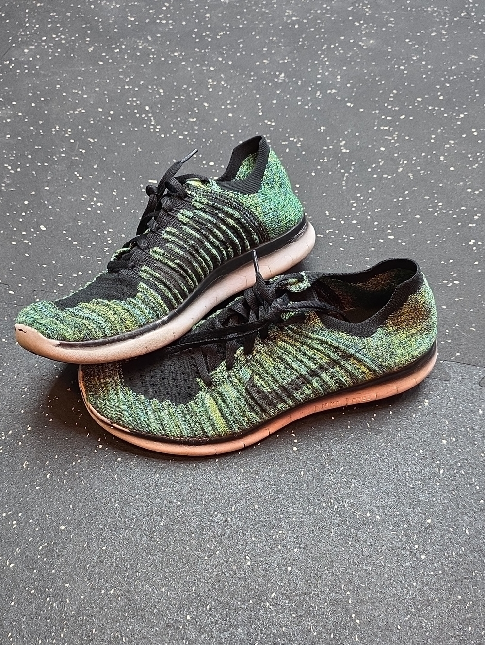 Nike MensFlyknit Running Sneakers - Green & Black